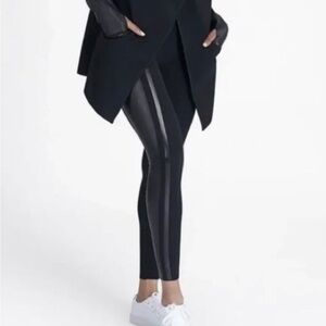SPANX Every Wear Gloss Side Stripe Leggings Size Medium NWT
